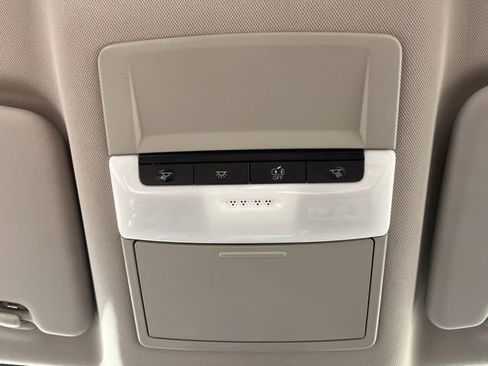 Used 2025 Nissan Rogue S FWD image 31