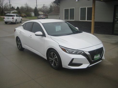 Used 2022 Nissan Sentra SV w/ Trunk Package image 2