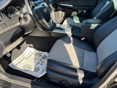 Used 2013 Toyota Camry SE image 21