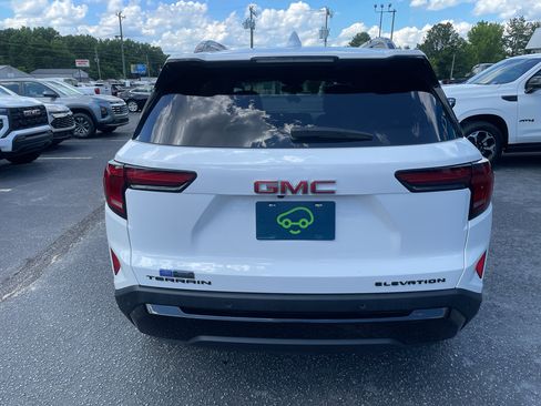 Certified 2026 GMC Terrain Elevation w/ Elevation Premium Package FWD image 4