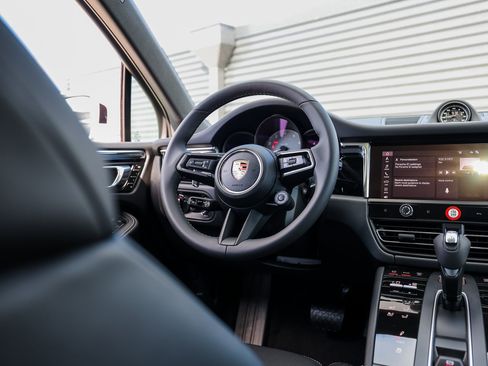 New 2025 Porsche Macan S image 25