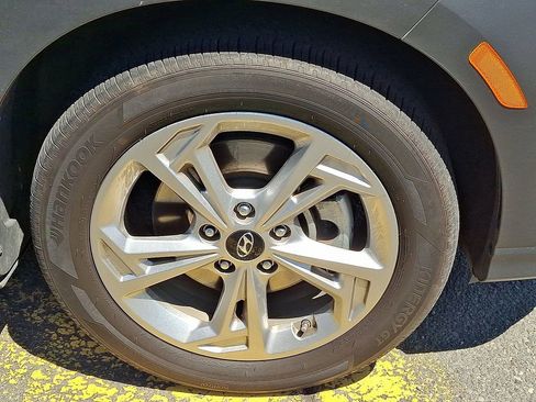 Used 2023 Hyundai Kona SEL AWD/4WD image 9