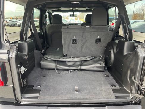 Used 2022 Jeep Wrangler Unlimited Sport image 31