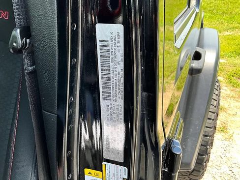 Used 2019 Jeep Wrangler Unlimited Rubicon w/ Cold Weather Group AWD/4WD image 32