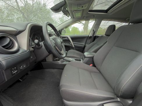 Used 2018 Toyota RAV4 XLE w/ Plus Extra Value Package AWD/4WD image 18