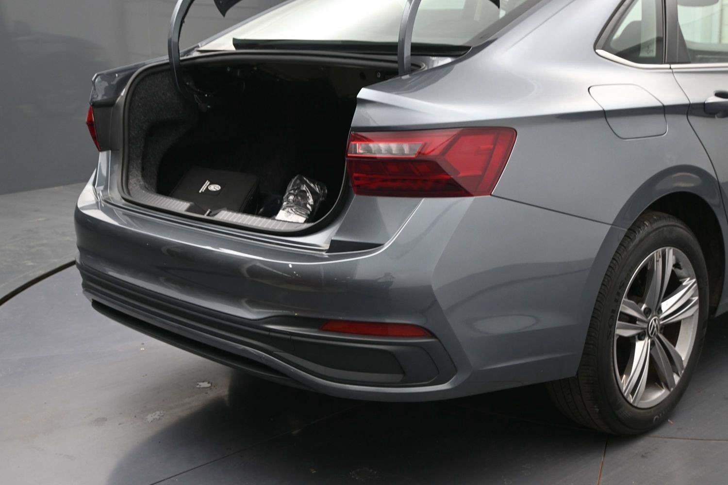 Certified 2023 Volkswagen Jetta SE FWD image 11