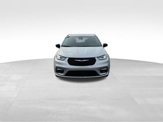 Used 2024 Chrysler Pacifica Touring-L video 2