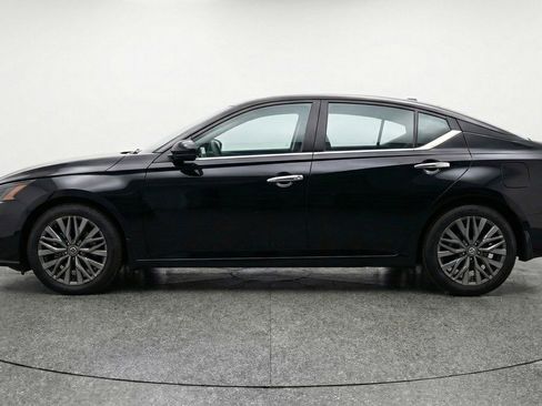 Used 2025 Nissan Altima 2.5 SV FWD image 5