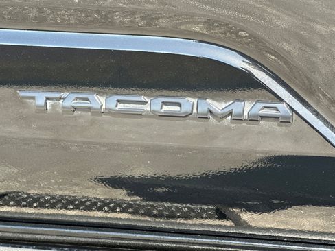 Used 2024 Toyota Tacoma TRD Off-Road w/ TRD Off Road Premium Package image 29