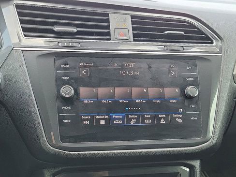 Used 2023 Volkswagen Tiguan SE image 15