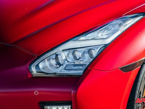Used 2020 Nissan GT-R Premium w/ Premium Interior Package image 48