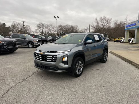 Used 2025 Chevrolet Equinox LT image 3