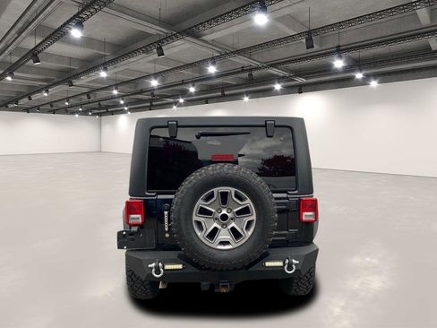 Used 2018 Jeep Wrangler Unlimited Rubicon w/ Connectivity Group image 6