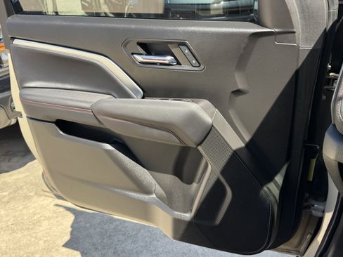 Used 2024 Chevrolet Colorado Z71 w/ Z71 Convenience Package 2 image 25