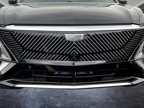 Certified 2025 Cadillac Lyriq Luxury w/ LPO, Floor Liner Package AWD/4WD image 30
