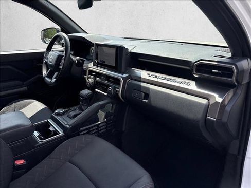 Certified 2026 Toyota Tacoma SR5 AWD/4WD image 18