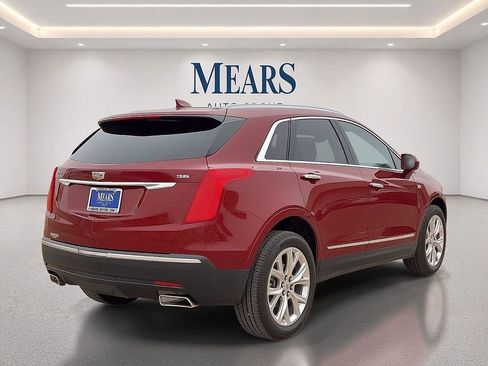 Used 2017 Cadillac XT5 Luxury w/ Driver Awareness Package FWD image 5