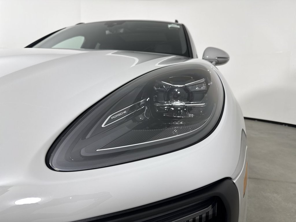 Certified 2025 Porsche Macan S AWD/4WD image 11