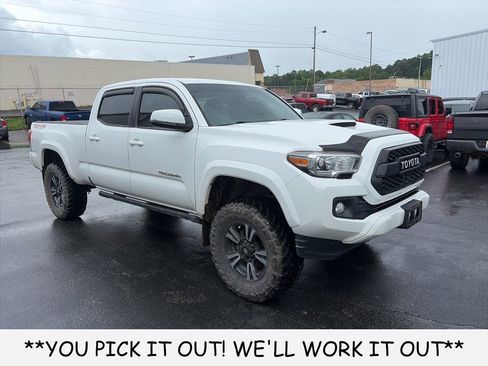 Used 2017 Toyota Tacoma TRD Sport w/ Premium & Technology Package AWD/4WD image 1