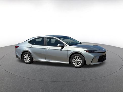 Used 2025 Toyota Camry LE image 2