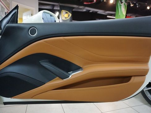 Used 2017 Ferrari California T RWD image 23