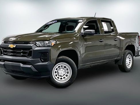 Used 2024 Chevrolet Colorado W/T image 3