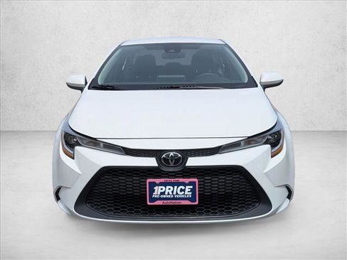 Used 2020 Toyota Corolla LE FWD image 2