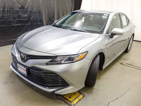 Used 2020 Toyota Camry LE w/ Convenience Package FWD image 4