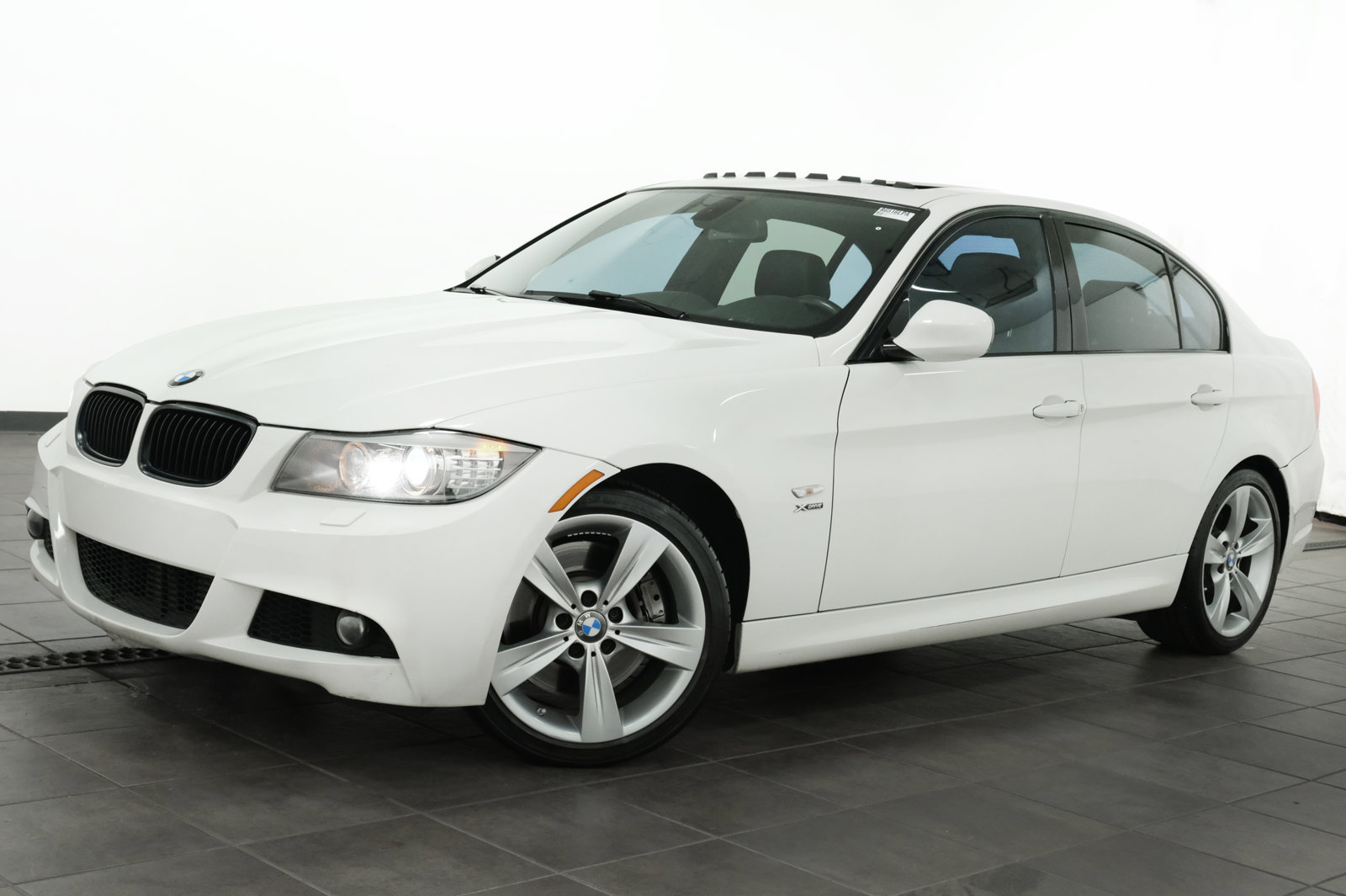 Used 2011 BMW 335i xDrive Sedan AWD/4WD image 1