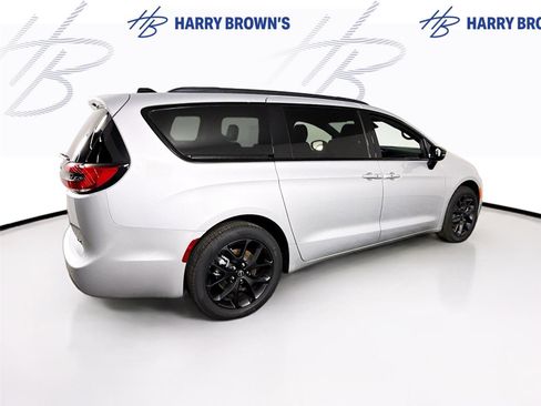 New 2026 Chrysler Pacifica Select w/ S Appearance Package image 32