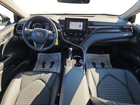 Used 2024 Toyota Camry SE image 11