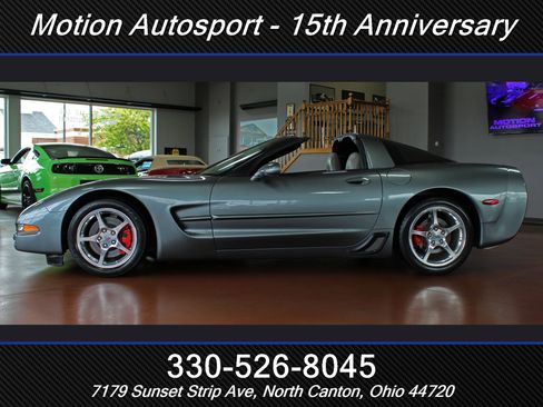 Used 2004 Chevrolet Corvette Coupe w/ Preferred Equipment Group RWD image 8