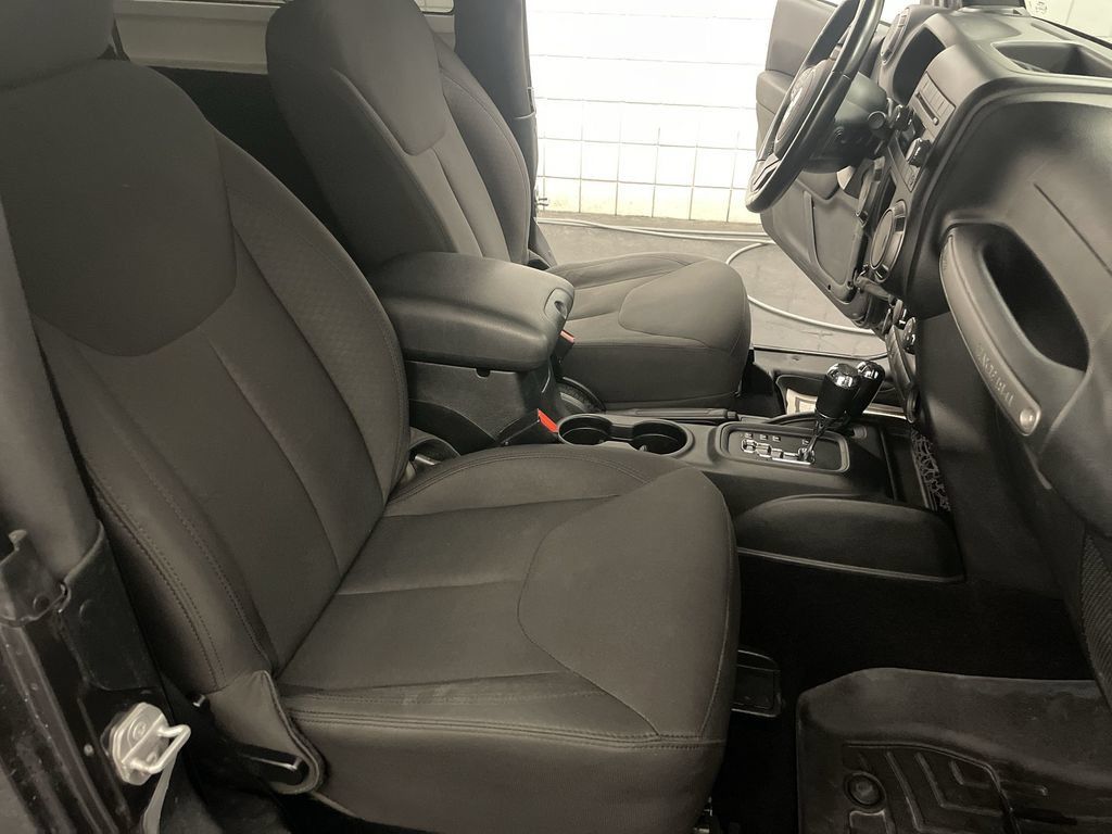 Used 2018 Jeep Wrangler Sport AWD/4WD image 18