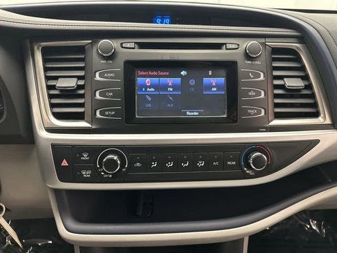Used 2019 Toyota Highlander LE image 22