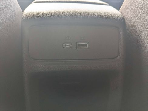 Used 2025 Chevrolet Trax LT w/ LT Convenience Package FWD image 17