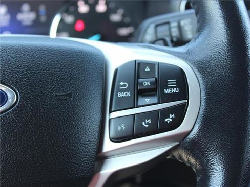 Used 2021 Ford Explorer XLT image 11