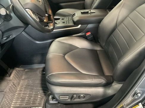 Used 2020 Toyota Highlander XLE image 10