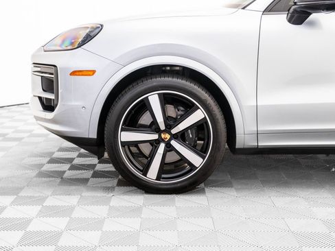 Certified 2024 Porsche Cayenne image 36