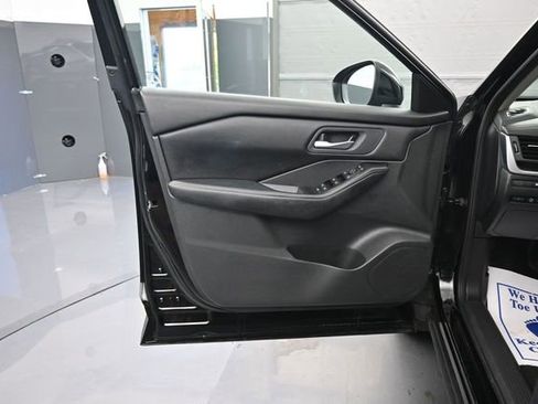 Used 2025 Nissan Rogue SV FWD image 11