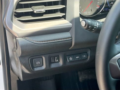 Used 2023 GMC Acadia AT4 w/ Technology Package AWD/4WD image 10