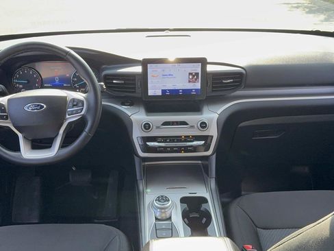 Certified 2022 Ford Explorer XLT w/ Class IV Trailer Tow Package image 11