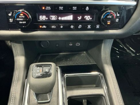 Used 2024 Nissan Pathfinder Platinum AWD/4WD image 13