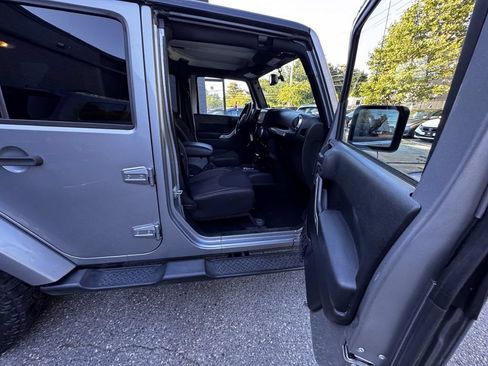 Used 2015 Jeep Wrangler Unlimited Sahara w/ Dual Top Group AWD/4WD image 14