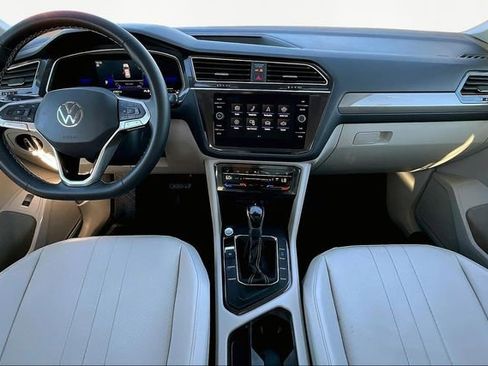 Used 2022 Volkswagen Tiguan SE image 15