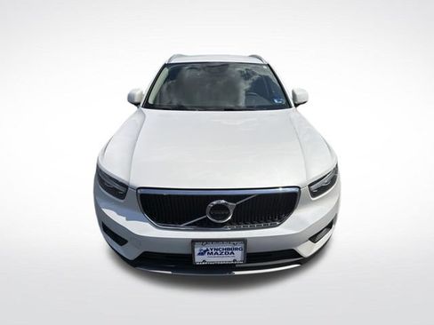 Used 2022 Volvo XC40 T4 Momentum FWD image 9