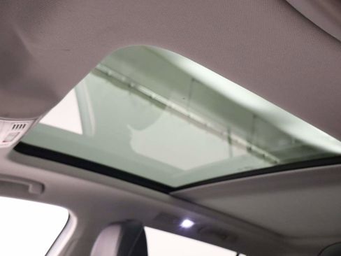 Certified 2022 Volkswagen Tiguan SE w/ Panoramic Sunroof Package image 16