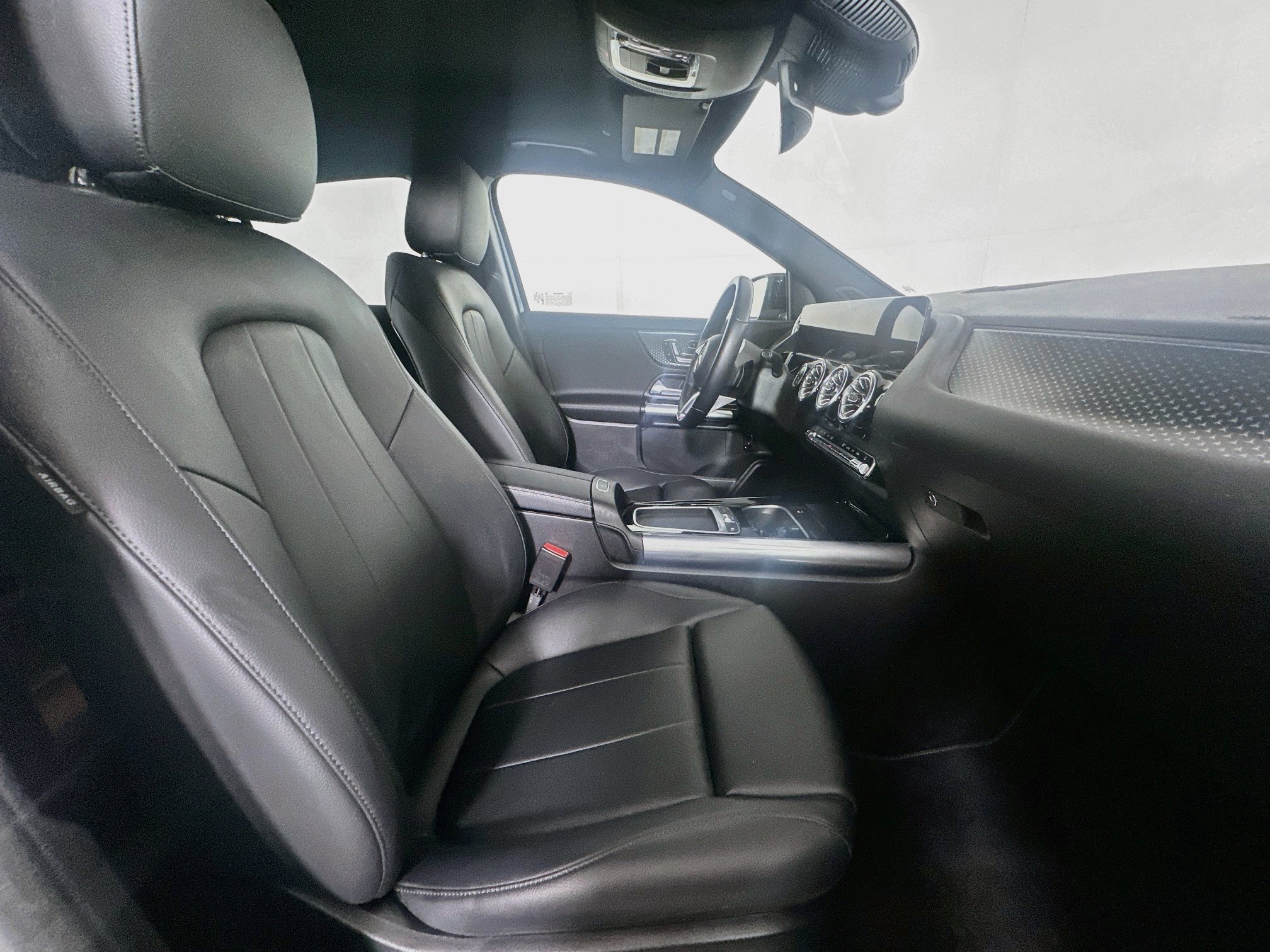 Used 2024 Mercedes-Benz GLA 250 4MATIC image 31