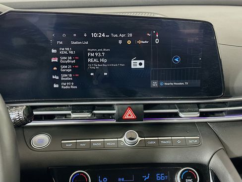 Used 2025 Hyundai Elantra SEL FWD image 21