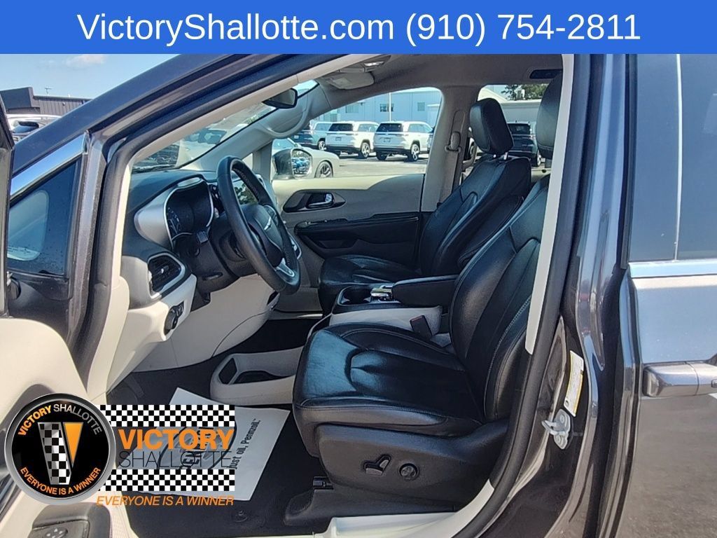Certified 2022 Chrysler Pacifica Touring-L FWD image 18