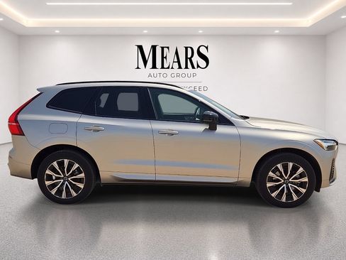 Used 2024 Volvo XC60 B5 Core AWD/4WD image 7